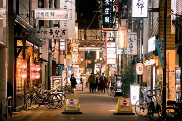 Przewodnik po największych metropoliach i atrakcjach miast Japonii Przewodnik po największych metropoliach i atrakcjach miast Japonii