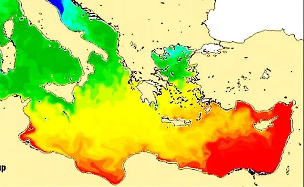 Temperatura wody i warunki pogodowe w Morzu Egejskim w różnych miesiącach Temperatura wody i warunki pogodowe w Morzu Egejskim w różnych miesiącach