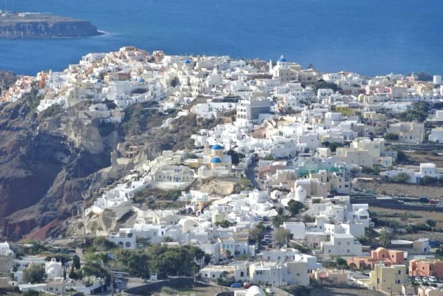Pogoda na Santorini w różnych miesiącach: co warto wiedzieć przed podróżą Pogoda na Santorini w różnych miesiącach: co warto wiedzieć przed podróżą